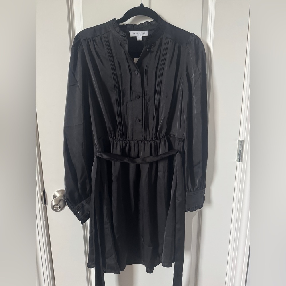 NWT Amour Vert Black Pleated Long Sleeve Dress Size.Small